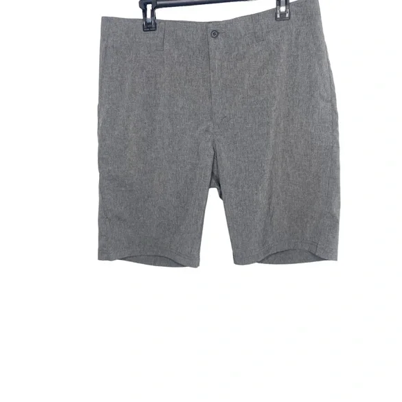 Mens PGA tour gray athletic golf shorts size 36 - Picture 2 of 4